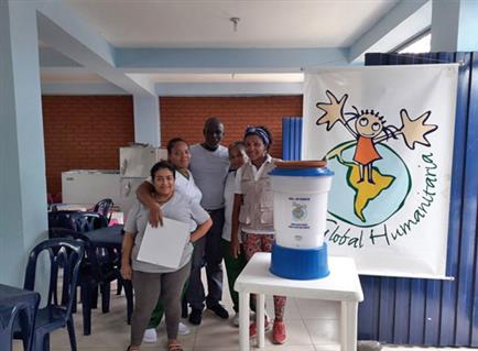 Siguen llegando los regalos solidarios: filtros de agua para Colombia