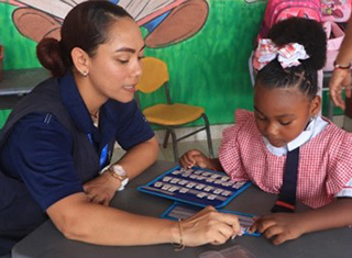 Educando para la paz: El proyecto de Global Humanitaria que mitiga la deserción escolar y el reclutamiento infantil